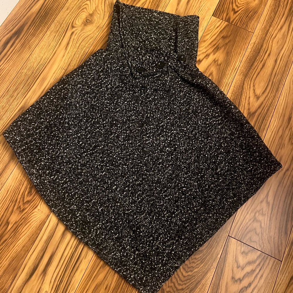 Rue 21 Women’s Black Cape Collared Shawl  size Small